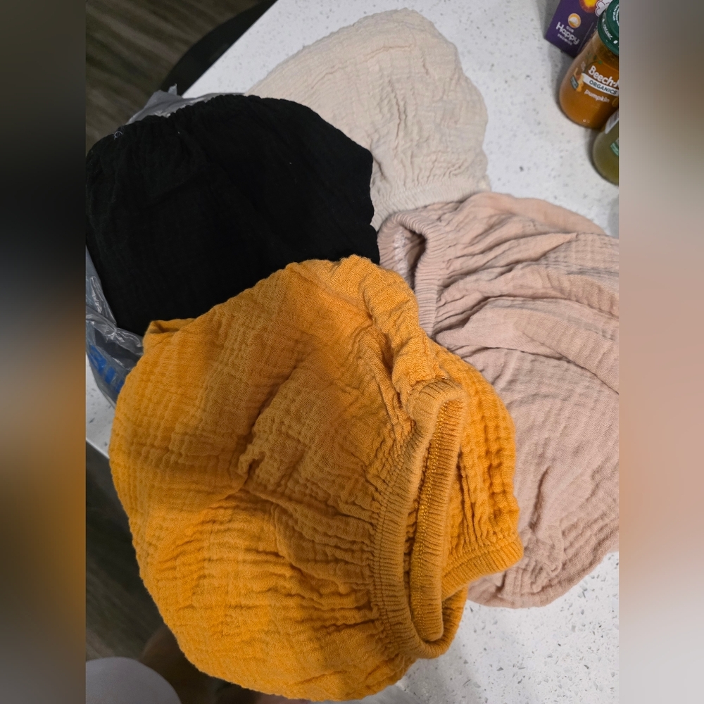Bassinet sheets... Mustard, Black, Beige, Blush..not used.